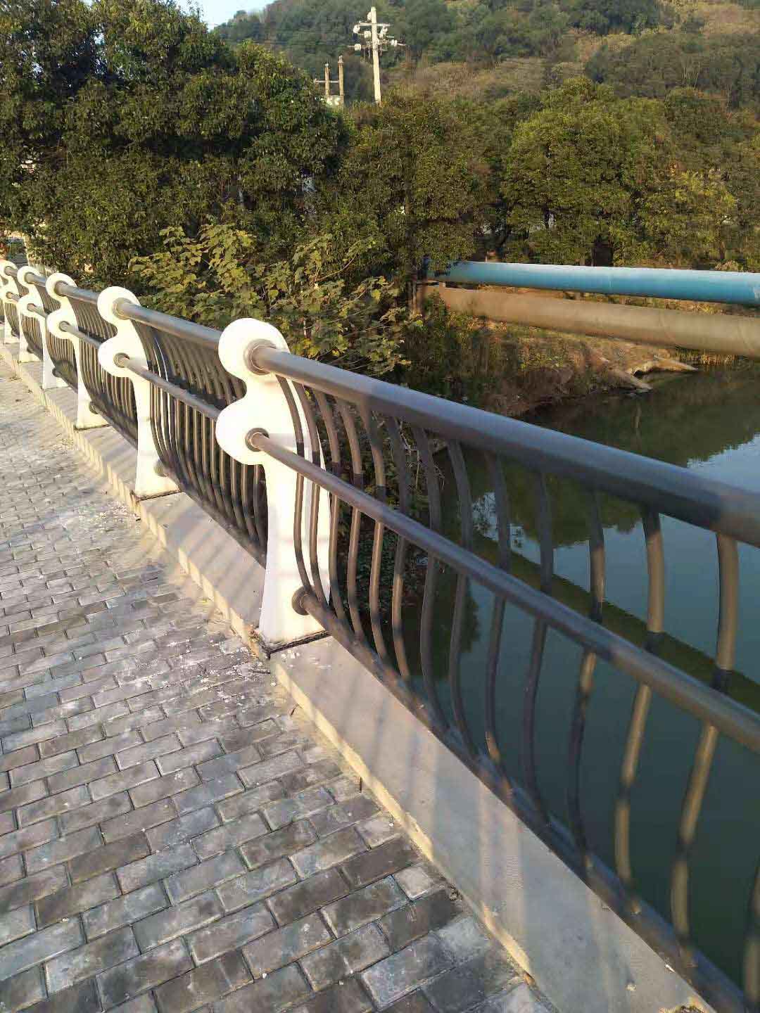 宁波北仑滨海快速路一号、四号桥桥梁栏杆